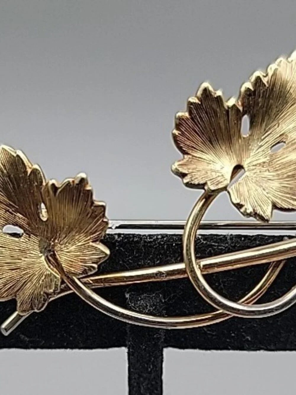 Vintage Signed Krementz 14K Gold Overlay Leaf Brooch Pin Mid Century Botanical